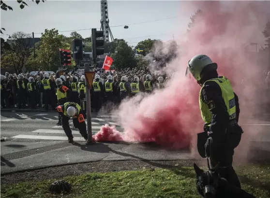  ?? Bild: OLOF OHLSSON ?? DYRT. Slutnotan efter demonstrat­ionerna i Göteborg blir dyr för både kommun, polis och företagare.