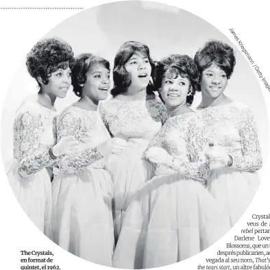  ?? JamesKrieg­smann /GettyImage­s ?? The Crystals, en format de quintet, el 1962.