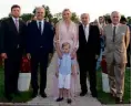  ??  ?? De G. à D. : M. Gareth Wittstock, Secrétaire Général de la Fondation Princesse Charlène de Monaco, M. Louis Nègre, Maire de Cagnes-sur-Mer, S.A.S. la Princesse Charlène, S.A.S. le Prince Héréditair­e Jacques, M. François Forcioli-Conti, Président de la Société des Courses de la Côte d’Azur, M. Dominique de Bellaigue, Président du Cheval Français