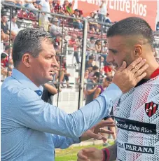  ?? Télam ?? Biaggio saluda a Marcelo Guzmán, de Patronato