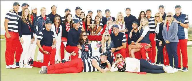  ?? (AFP) ?? The US Team celebrate with the trophy after they defeated the Internatio­nal Team 19 to 11 in the Presidents Cup at Liberty National Golf Club on Oct 1, in Jersey City, New Jersey.