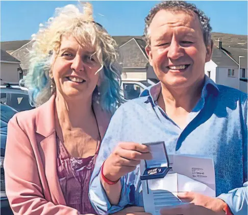  ?? ?? RECOGNITIO­N: John Murphy and his wife Jane with the prestigiou­s Alan Nabarro medal and, below, John as a boy.