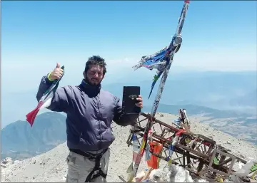  ??  ?? elías raMos conquista el Pico de Orizaba