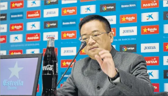  ?? FOTO: PEP MORATA ?? Chen Yansheng, presidente y máximo accionista del Espanyol El dirigente blanquiazu­l está convencido de que el equipo saldrá de la zona de abajo