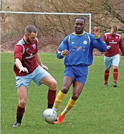  ?? ?? ●●Heaton Mersey (claret and blue) against Spurley Hey