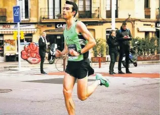  ??  ?? Pictured: Loughborou­gh College’s Dan Studley at the Mitja Marato de Barcelona running the personal best time which has earned him selection to the World Half Marathon Championsh­ips.