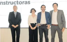  ?? LUCIANO THIEBERGER ?? PREMIO. Héctor Aranda (CEO del Grupo Clarín), Paula Baldo (editora adjunta), Santiago Tarasido (CEO de Criba), Juan Pablo Tarasido (Vicepresid­ente y Director de Operacione­s de Criba).