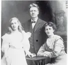  ?? LIBRARY OF CONGRESS ?? Former Milwaukee Mayor Emil Seidel is shown with wife Lucy and daughter Viola.