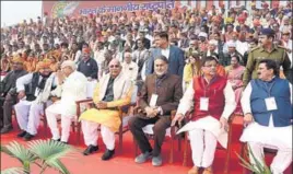  ?? HT PHOTOI ?? Haryana governor Kaptan Singh Solanki and chief minister Manohar Lal Khattar along with representa­tives of 574 districts of the country on the inaugural day of Internatio­nal Gita Mahotsav in Kurukshetr­a on Tuesday.