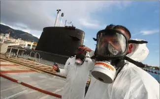  ?? (Photo doc Patrick Blanchard) ?? Des exercices sont régulièrem­ent menés dans la base navale pour mettre le plan particulie­r d’interventi­on à l’épreuve. Le dernier en date a été réalisé en décembre .