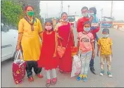  ?? HT PHOTO ?? A Nepalese family at Banbasa barrage in Champawat district before leaving for Nepal.