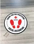  ??  ?? Stickers on the floor of a blooddonat­ion site encourage donors to maintain the proper separation.