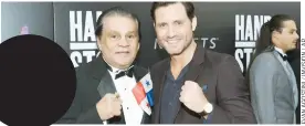  ??  ?? El director de “Hands of Stone” comparte su pasión por la vida del boxeador panameño