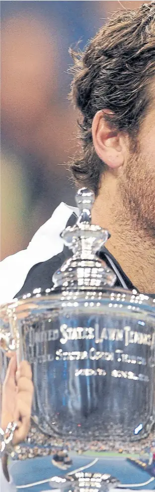  ??  ?? del Potro, sus lágrimas y el trofeo de campeón del us open