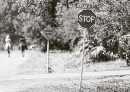  ?? Elizabeth Conley / Staff photograph­er ?? Some opponents say a name change will create difficulti­es for elderly residents in the area southwest of Sheldon Lake.