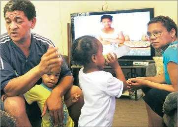  ?? Picture: BRENTON GEACH ?? DREAMS SHATTERED: Peter and Vennessa Anthony are mourning the death of their daughter Tracy-Lee (pictured behind them), who was shot dead last Wednesday in Lotus River.