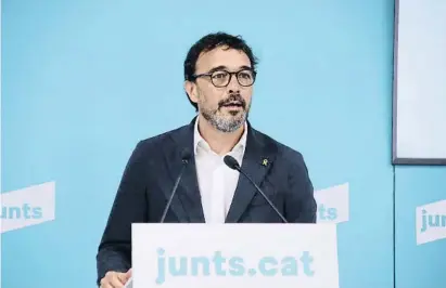  ?? Mariona Puig / ACN ?? Josep Rius, portavoz y vicepresid­ente de JxCat, durante la rueda de prensa de ayer