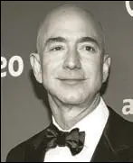  ??  ?? Two notable Americans — Amazon CEO Jeff Bezos (left) and Virginia governor Ralph Northam — faced firestorms of criticism last week but they handled it differentl­y