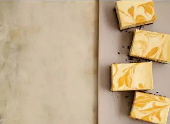  ?? CHRISTIAN LACROIX PHOTOS ?? Ricardo’s pumpkin-swirled cheesecake squares are an alternativ­e to those lacklustre Halloween candies.