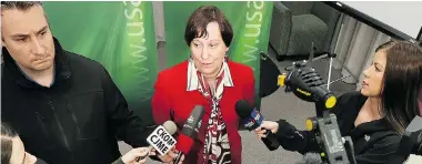  ?? RICHARD MARJAN/The StarPhoeni­x ?? University of Saskatchew­an president Ilene Busch-Vishniac issues an apology to professor Robert Buckingham Thursday.