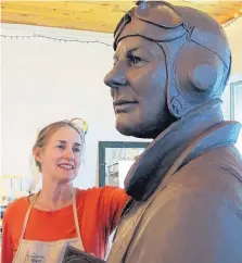  ?? CAROLYN THOMPSON/ASSOCIATED PRESS ?? Sculptor Susan Geissler works on a clay likeness of World War II hero C. Wade McClusky Jr. in her Youngstown, N.Y., studio. The clay model will form the basis for a planned bronze monument.