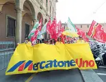  ?? Le proteste ?? Dall’alto, la mobilitazi­one per La Perla, il Mercatone Uno e l’ex Breda, oggi Industria Italiana Autobus