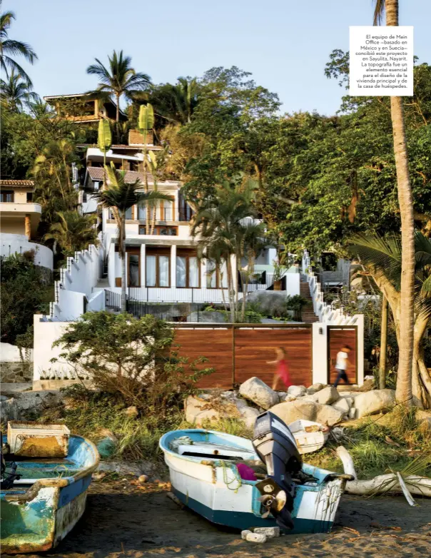  ??  ?? El equipo de Main Office —basado en México y en Suecia— concibió este proyecto en Sayulita, Nayarit. La topografía fue un elemento esencial para el diseño de la vivienda principal y de la casa de huéspedes.