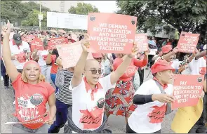  ?? (Pic: Thapelo Morebudi) ?? The Labour Appeal Court has interdicte­d NEHAWU members from participat­ing in the strike in essential service areas, including hospitals and clinics.