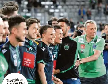  ??  ?? Innsbruck ist dank Daxbacher (rechts) wieder erstklassi­ggepa