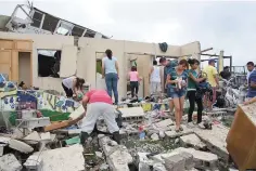  ??  ?? Desastre. El tornado que azotó a Acuña en 2015, hizo que Coahuila se replantear­a sus estrategia­s de seguridad ante fenómenos naturales.