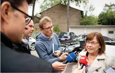  ?? Foto: dpa/Soeren Stache ?? Die Politikeri­n Ursula Nonnemache­r (Grüne) beantworte­t Fragen von Journalist­en.