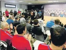  ?? FOTOS: PEP MORATA ?? La sala de prensa, entregada En primera fila, la familia