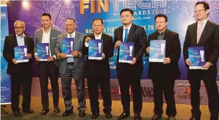  ?? PIC BY OSMAN ADNAN ?? Malaysian Communicat­ions and Multimedia Commission chairman Tan Sri Dr Halim Shafie (fourth from left) and New Straits Times Press Bhd chief commercial officer Alfian Abu Talib (second from left) with (from left) Utusan Group deputy group...