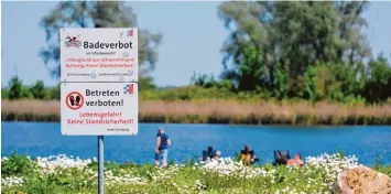  ?? Foto: Bernhard Weizenegge­r ?? Das Badeverbot am Vollmersee bei Riedhausen bleibt bestehen – der Schwemmsan­d am Ufer macht das Betreten nach wie vor ex trem gefährlich.