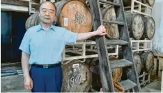  ?? Foto: Felix Lill ?? Tetsuzo Yamaguchi von der berühmten Sasanokawa‰Destilleri­e.