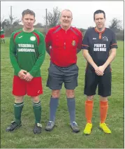  ?? (Pic: P Pollard) ?? Referee Eamonn Cusack, with opposing captains, Sean O’Donovan (Valley Rangers B) and Andy Walsh (Kinsalebeg) prior to their teams’ encounter at the weekend.