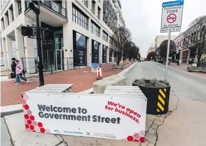  ?? DARREN STONE, TIMES COLONIST ?? The entrance to lower Government Street is blocked to vehicles, except during morning deliveries. City council has rejected the suggestion that it be opened to buses carrying cruise-ship passengers.