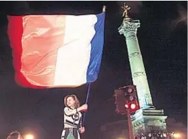  ?? (AP) ?? Conmemorac­ión. La tradiciona­l fiesta en La Bastilla, en París.