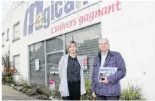  ??  ?? Marianne Blanchard et Pierre-Yves Chevalier, de l’agence immobilièr­e Maison Rouge à Dinan.