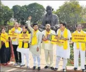  ??  ?? TDP leaders continue with their demand for a special status for Andhra Pradesh at the Parliament on Monday.