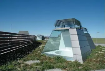  ??  ?? Chimenea solar en un edifico en Badajoz.