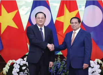  ?? VNA/CVN ?? Le Premier ministre Pham Minh Chinh le 22 avril à Hanoï. (droite) et son homologue lao Sonexay Siphandone,