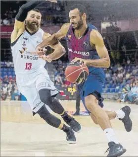  ?? FOTO: EFE ?? Avance de Hanga con el balón. El alero del Barça ve difícil volver a la selección