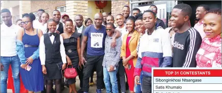  ?? (Pic: Mxolisi Dlamini) ?? Local Gospel musician Nduduzo Matse posing for a group photo with some of the aspiring Gospel musicians who came for auditions at Manzini Music Lounge on Saturday.