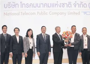  ?? VARUTH HIRUNYATHE­B ?? Mr Buddhipong­se, centre, at the official launch for NT yesterday. The ceremony was held at NT’s headquarte­rs, previously CAT’s headquarte­rs on Chaeng Watthana Road.