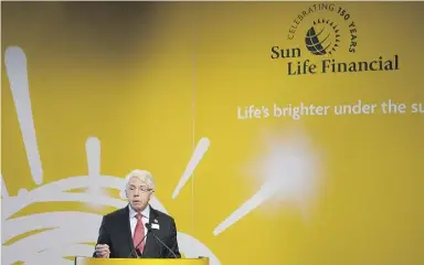  ?? Chris Yo ung / The Cana dian Press files ?? Sun Life Financial Inc. chief executive Dean Connor is riding high after the company’s second-quarter earnings easily beat estimates and announced its first dividend
increase since before the financial crisis.