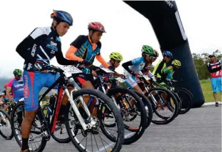  ??  ?? CARRERA. Con salida en las inmediacio­nes del polideport­ivo de Los Ceibos, la llegada está prevista en la comunidad de Zuleta, luego de 18 km de intenso pedaleo. (Foto: Archivo La Hora)