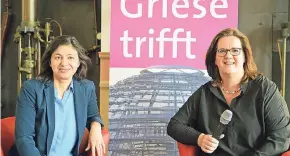  ?? FOTO: PRIVAT ?? Hatice Akyün (links) diskutiert­e mit Kerstin Griese im Bürgerhaus.