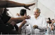  ??  ?? Unido. AMLO llama a los partidos de izquierda.