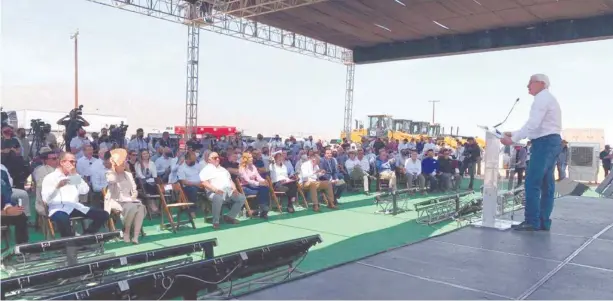 ??  ?? •El gobernador del Estado, Jaime Bonilla Valdez destacó los beneficios que generará la planta fotovoltai­ca al Estado.